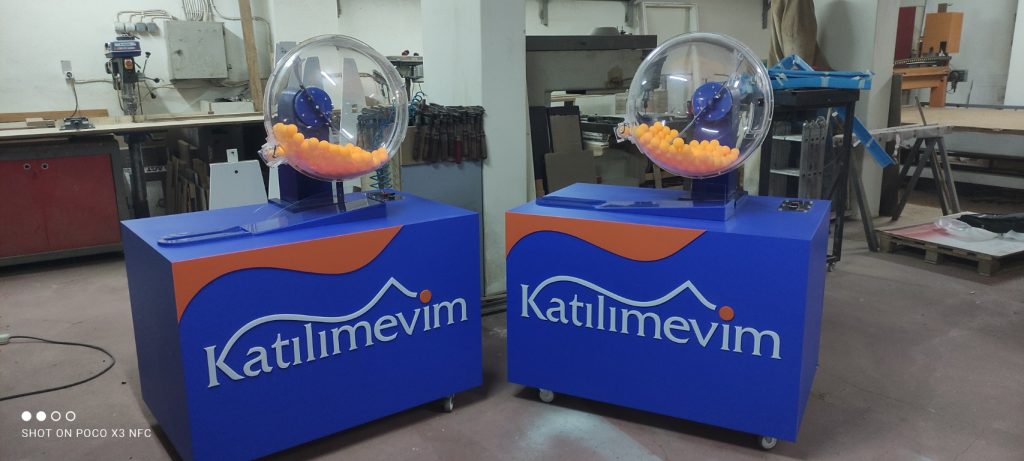  Çekiliş makinesi 360 top kapasiteli olup tur sayısı   ve   çevirme  hızı ayarlanabilmektedir.